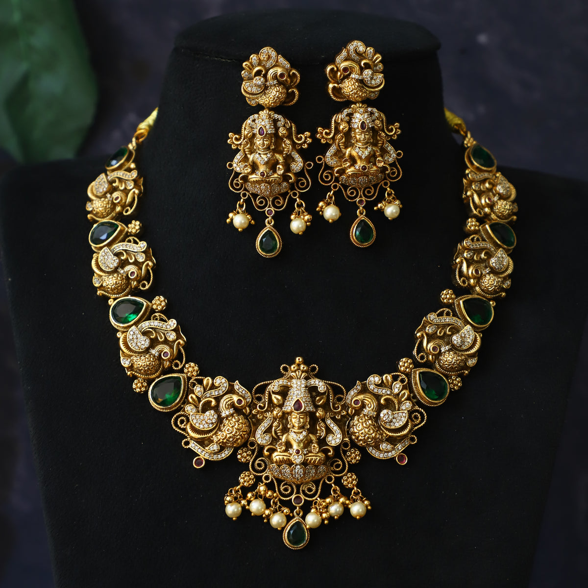EMERALD DIAMOND NECKSET
