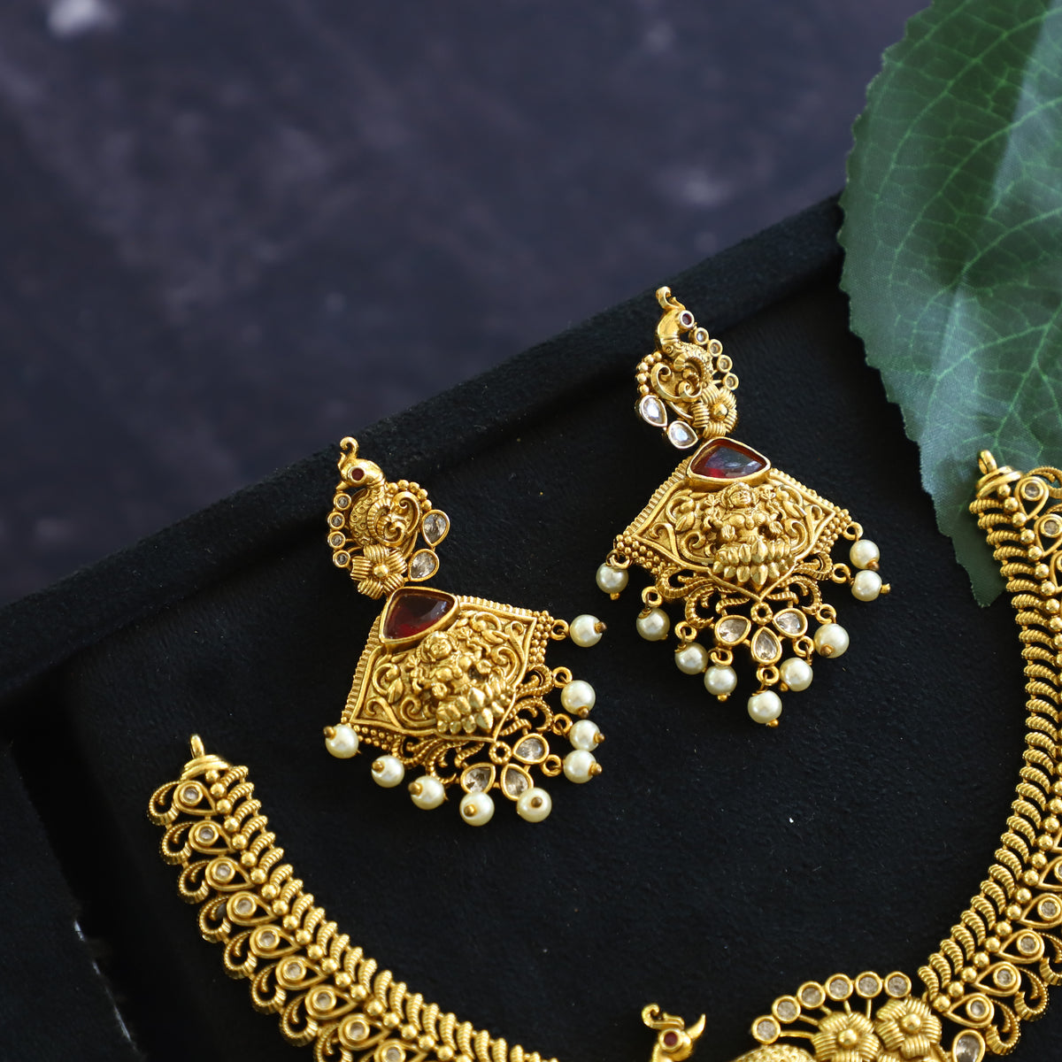 PEACOCK LAXI NECKPIECE