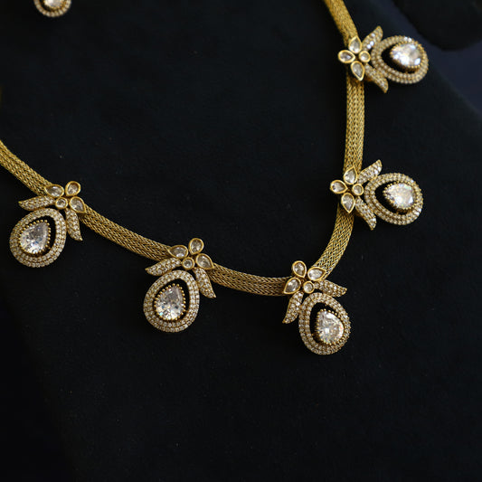VANYA NECKPIECE