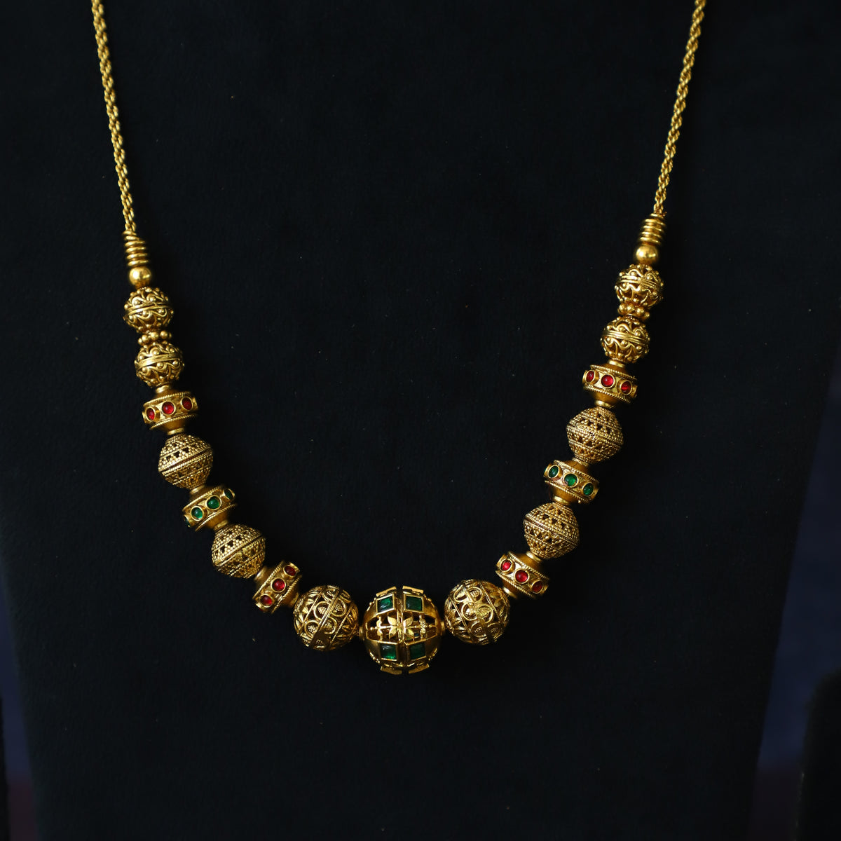 ZEUS NECKPIECE