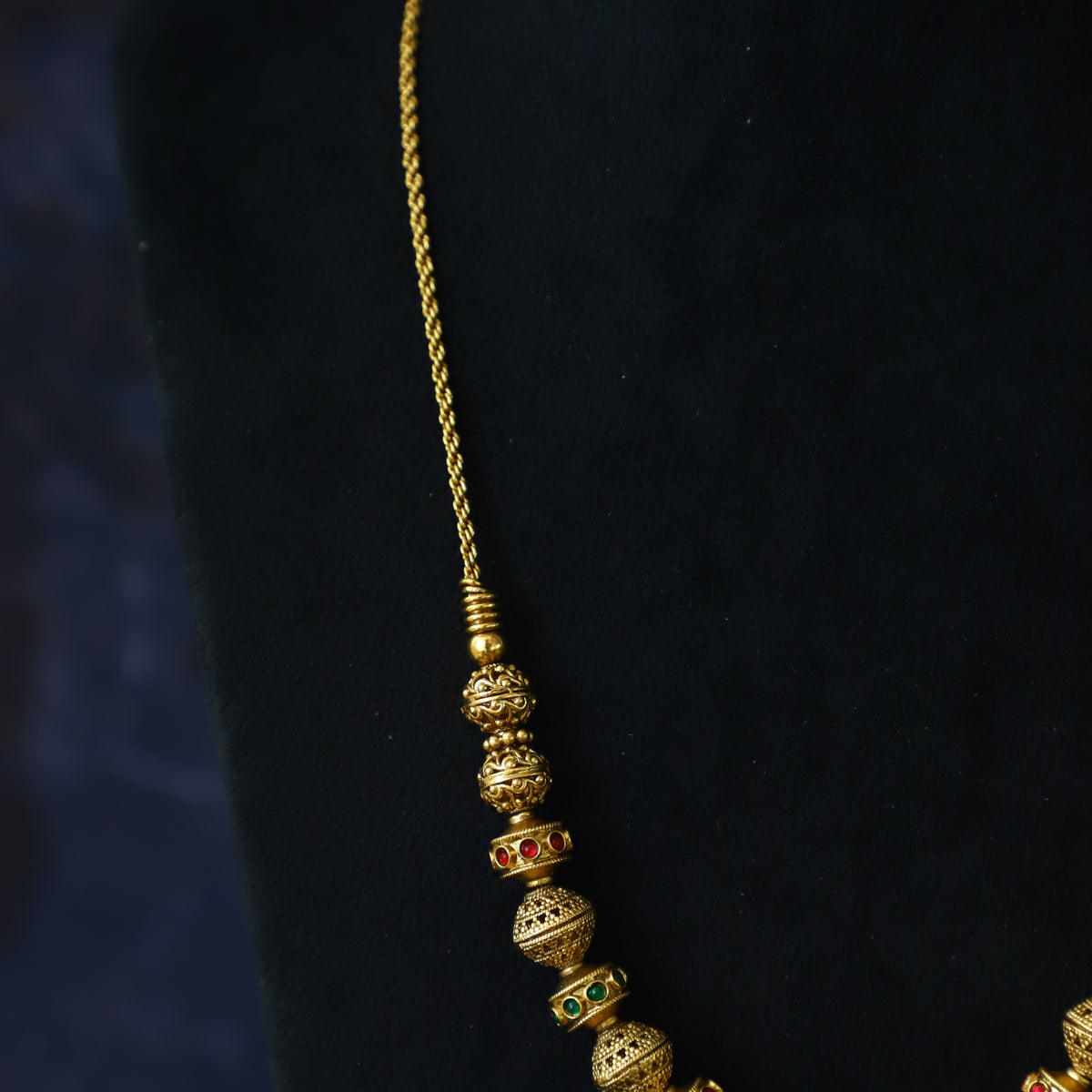 ZEUS NECKPIECE