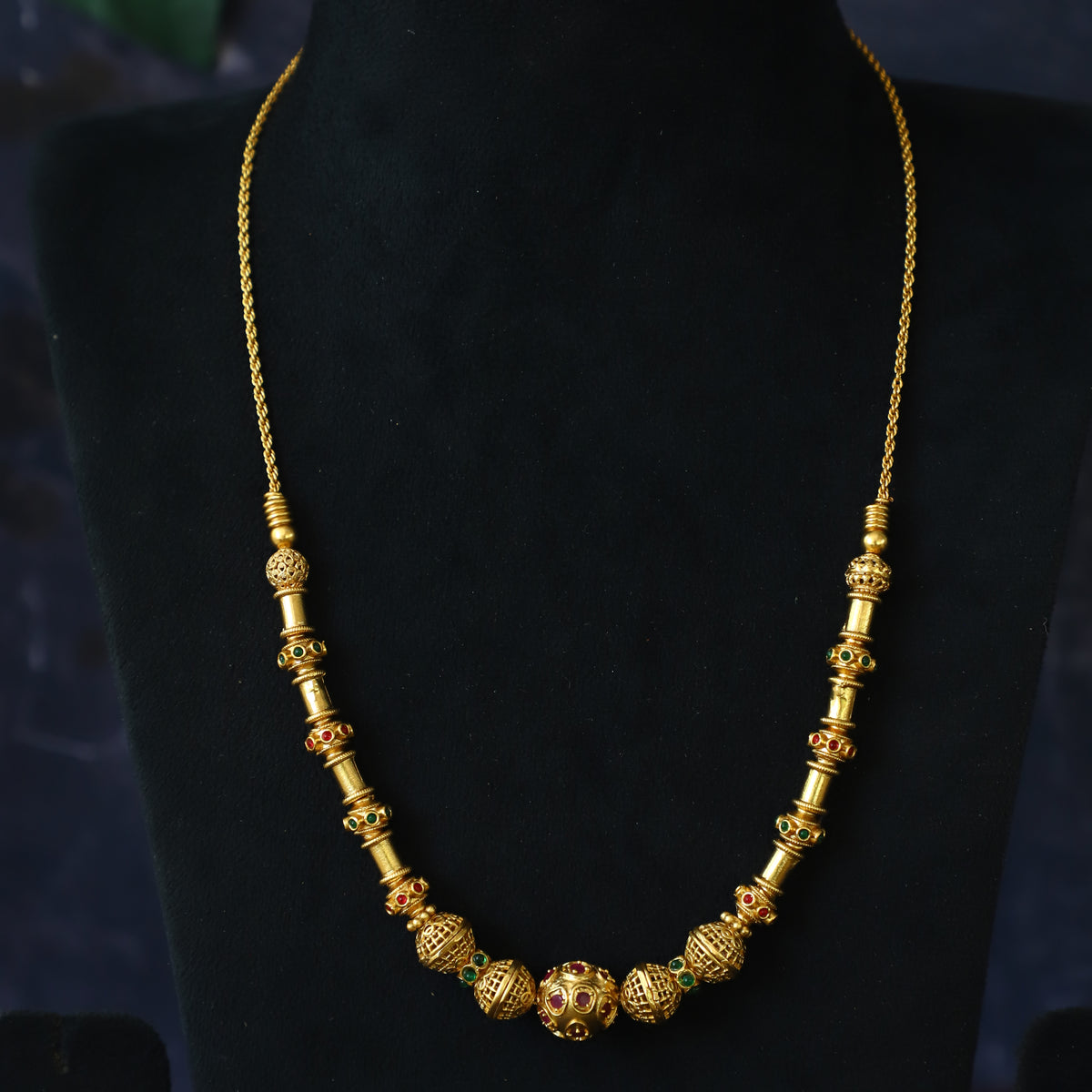 NELLIKAI NECKPIECE