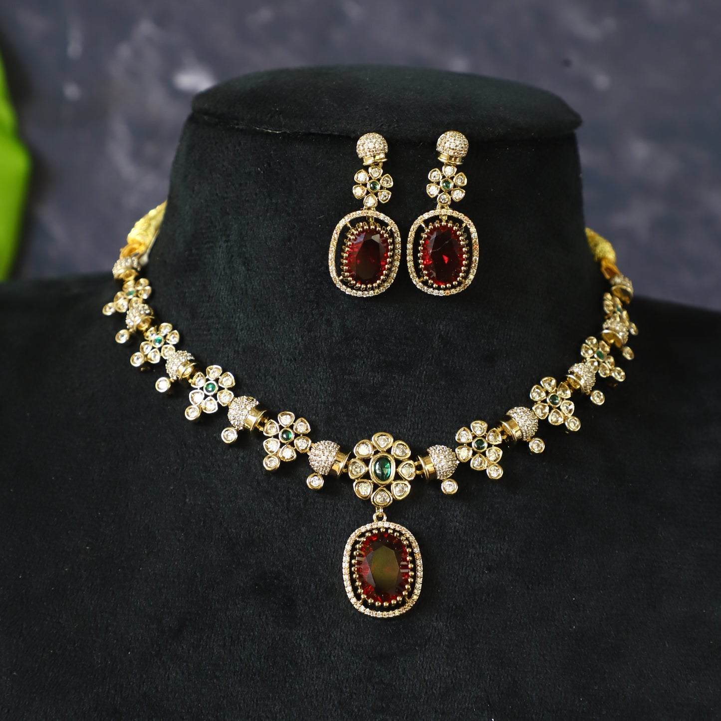 'VICTI' NECKPIECE