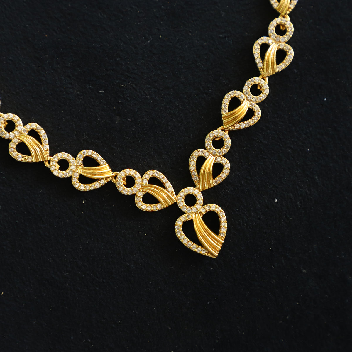 RAI NECKPIECE