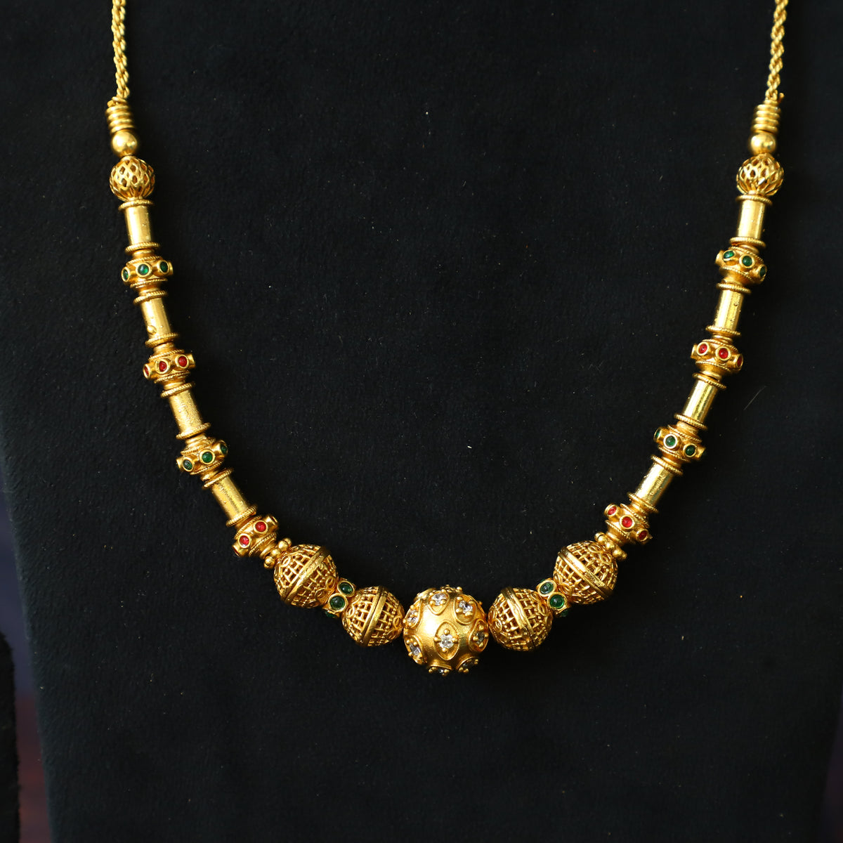 NELLIKAI NECKPIECE