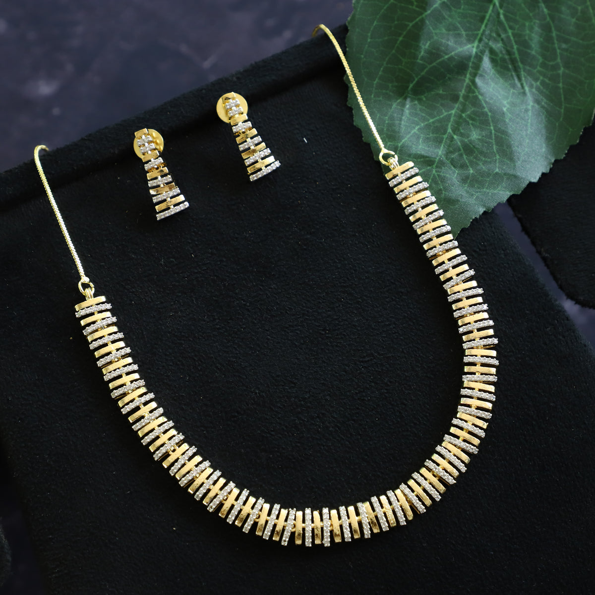 UNITY NECKPIECE