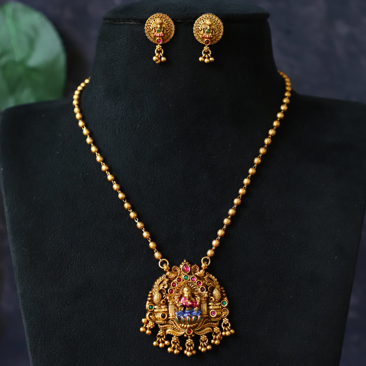 RAVA NECKPIECE
