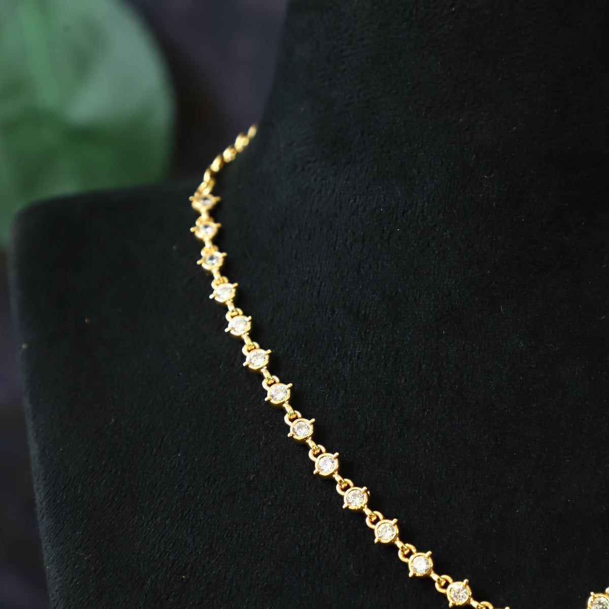 JAYAM NECKPIECE