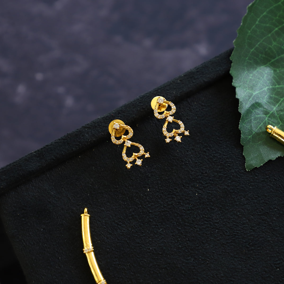 ELEGANT DIAMOND NECKPIECE SET