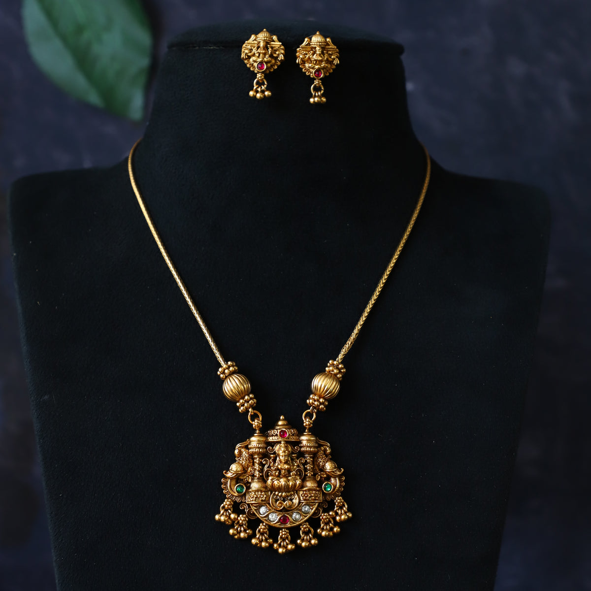 FLORA NECKPIECE