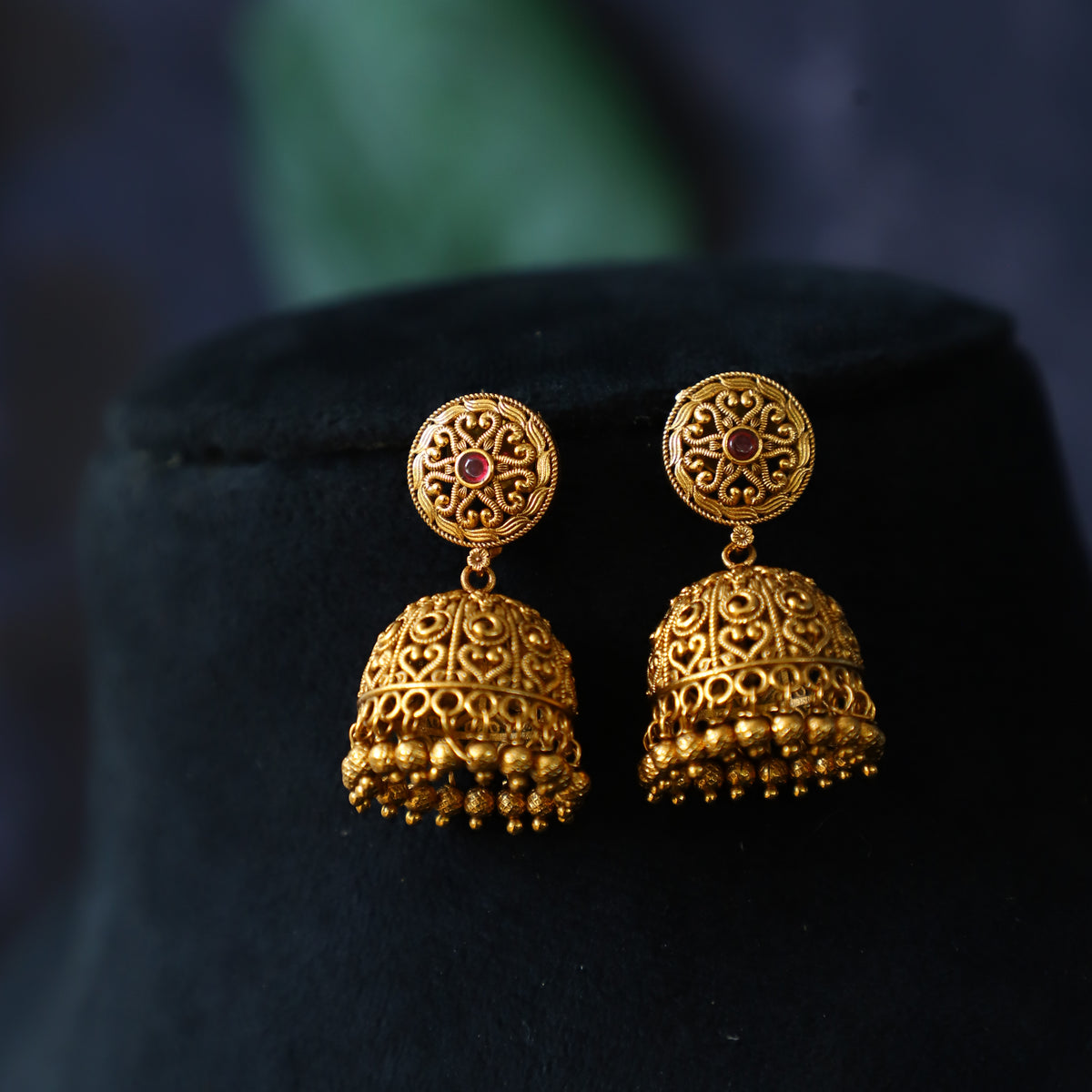 VAISHU EARRING