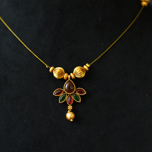 NIVI NECKPIECE