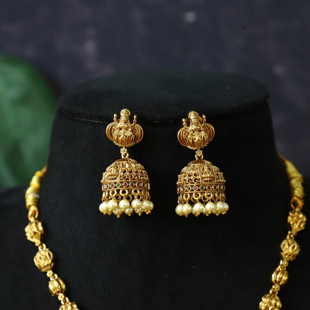 GRIN NECKPIECE