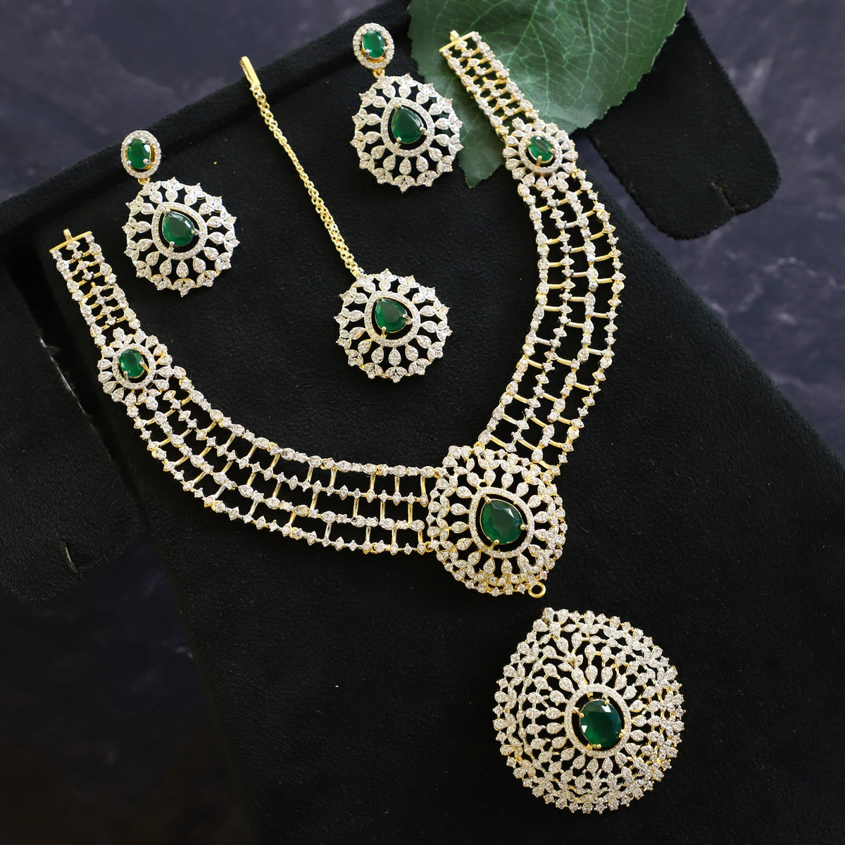 DIAMOND RELPIC NECKPIECE
