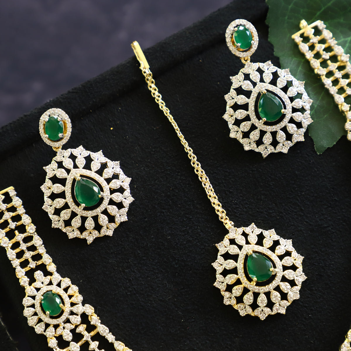 DIAMOND RELPIC NECKPIECE