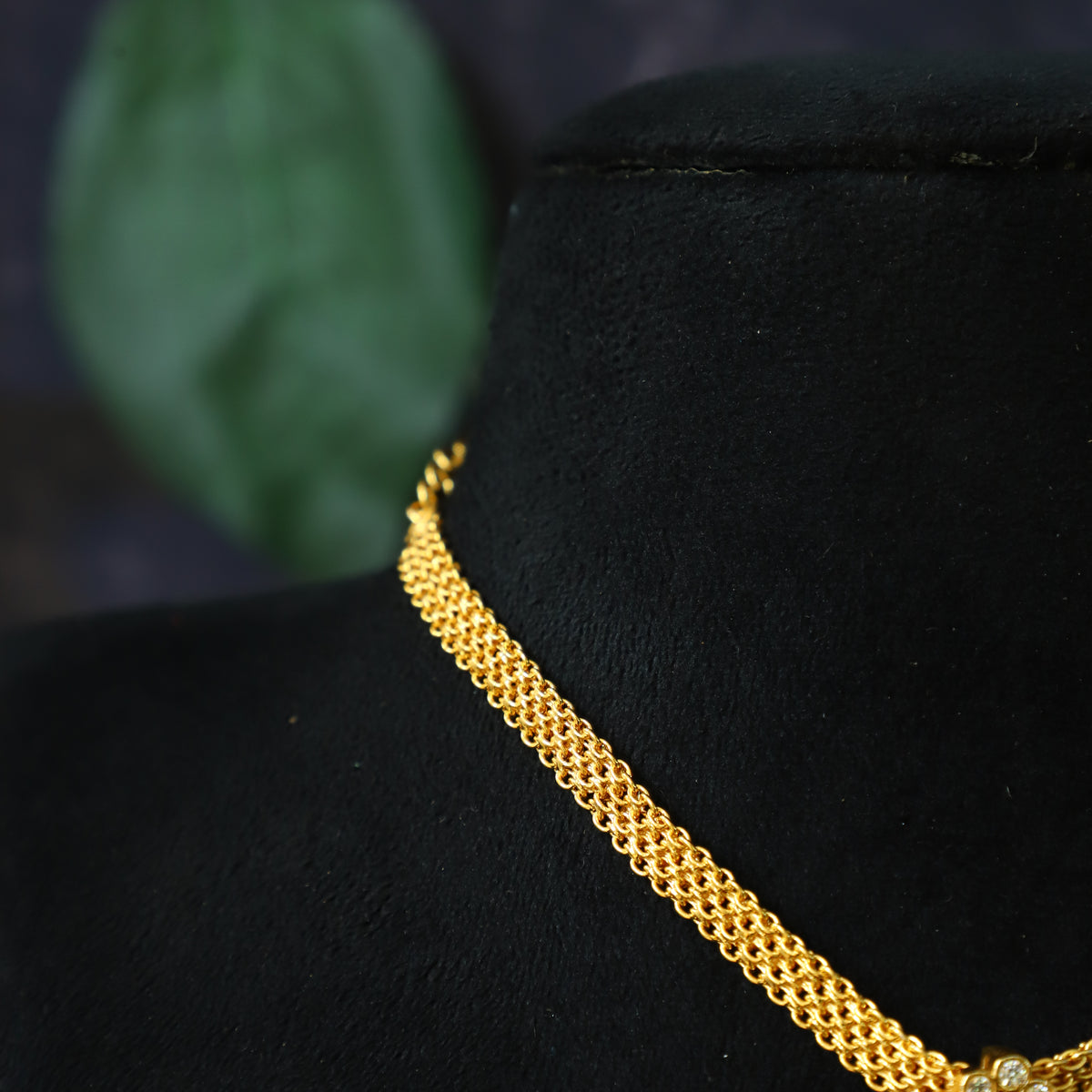 STAND NECKPIECE
