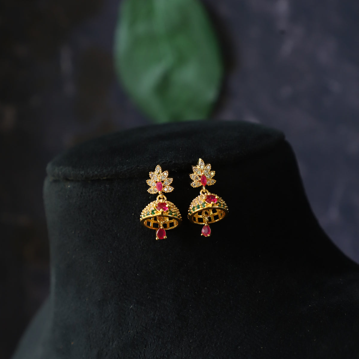 STOOP EARRING
