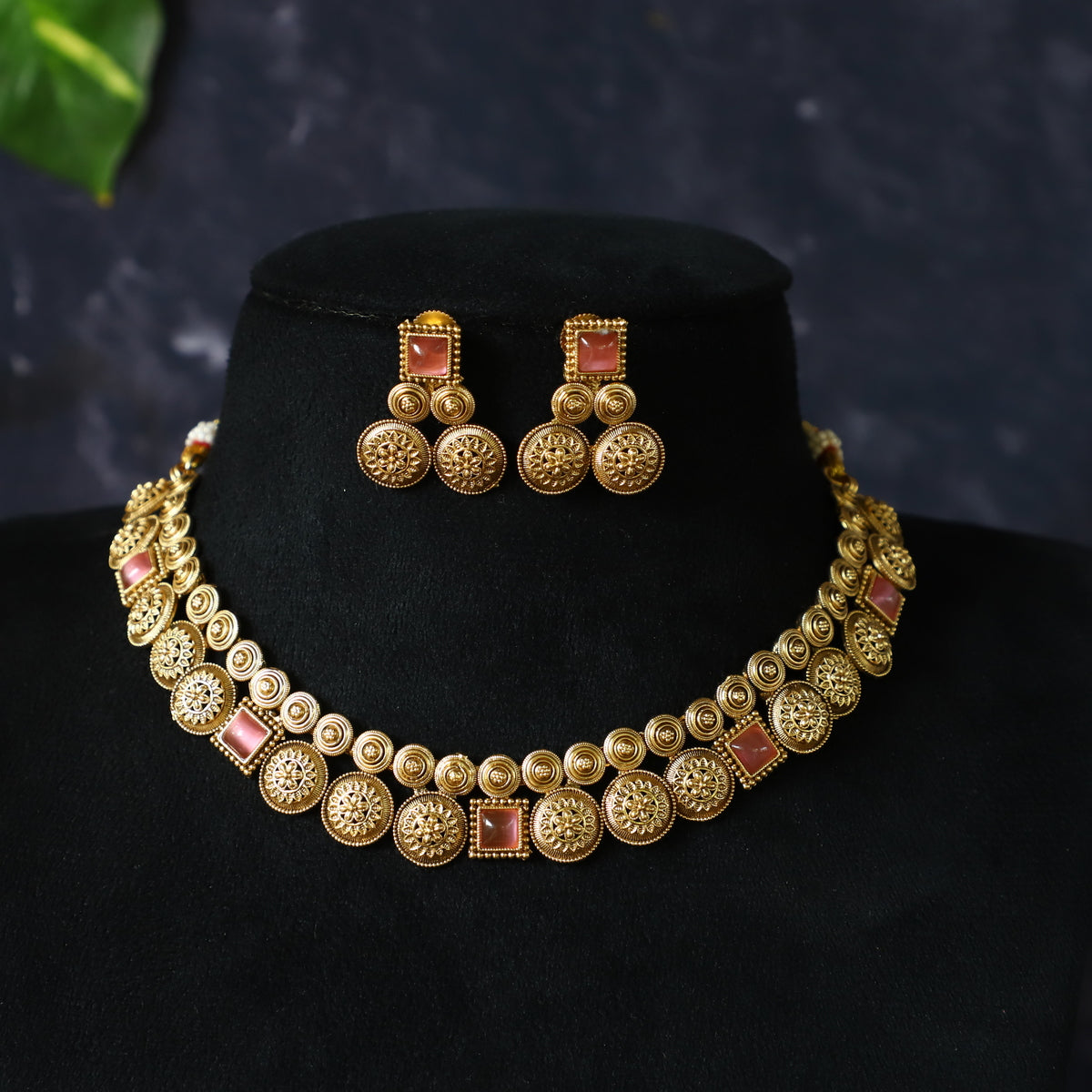 KIWI NECKPIECE