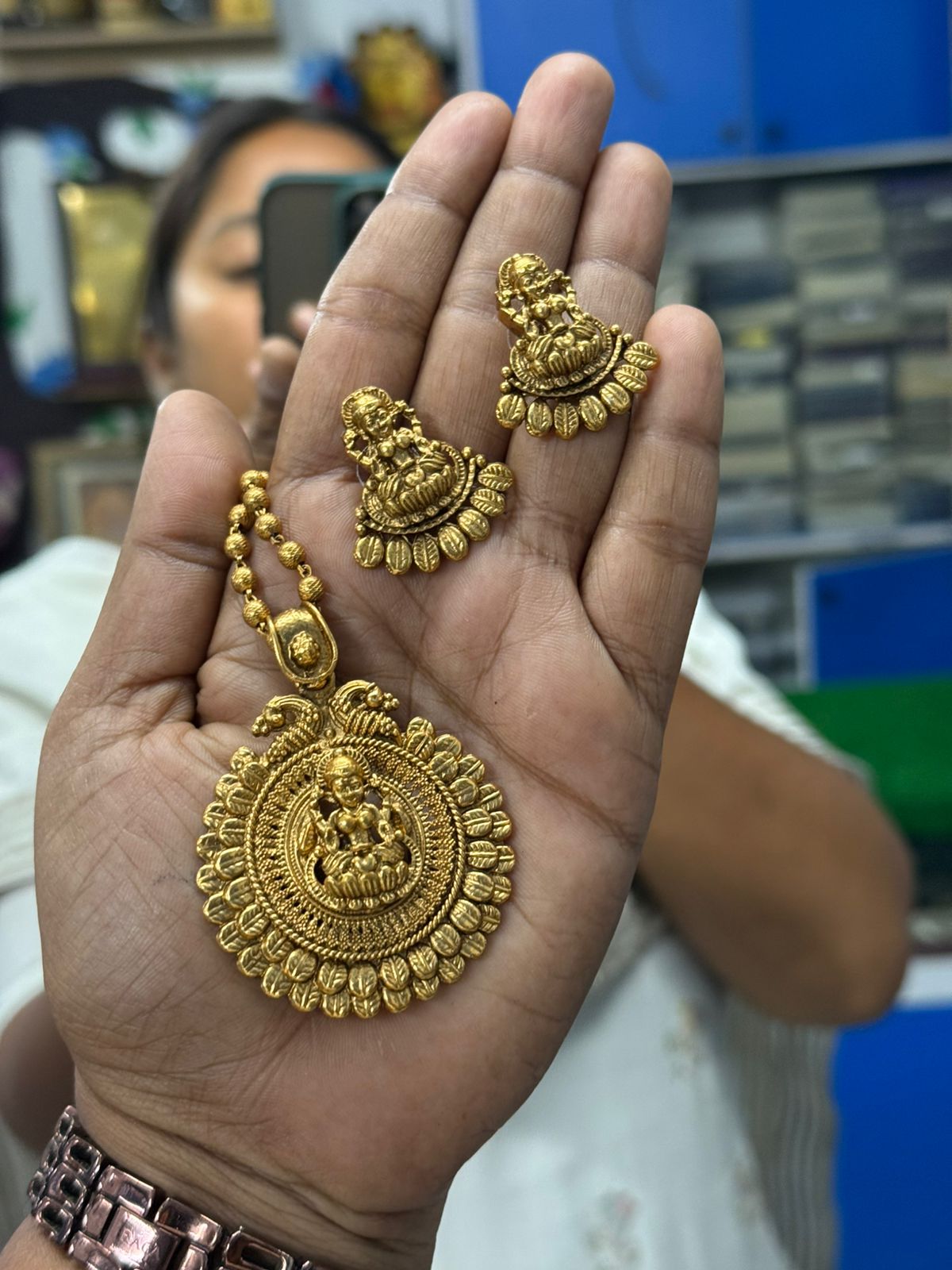 NOAH NECKPIECE