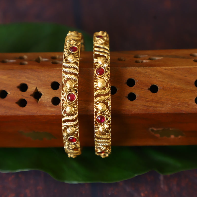 ELEGANT RUBI BANGLE