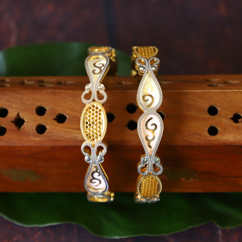 TRENDY BANGLES