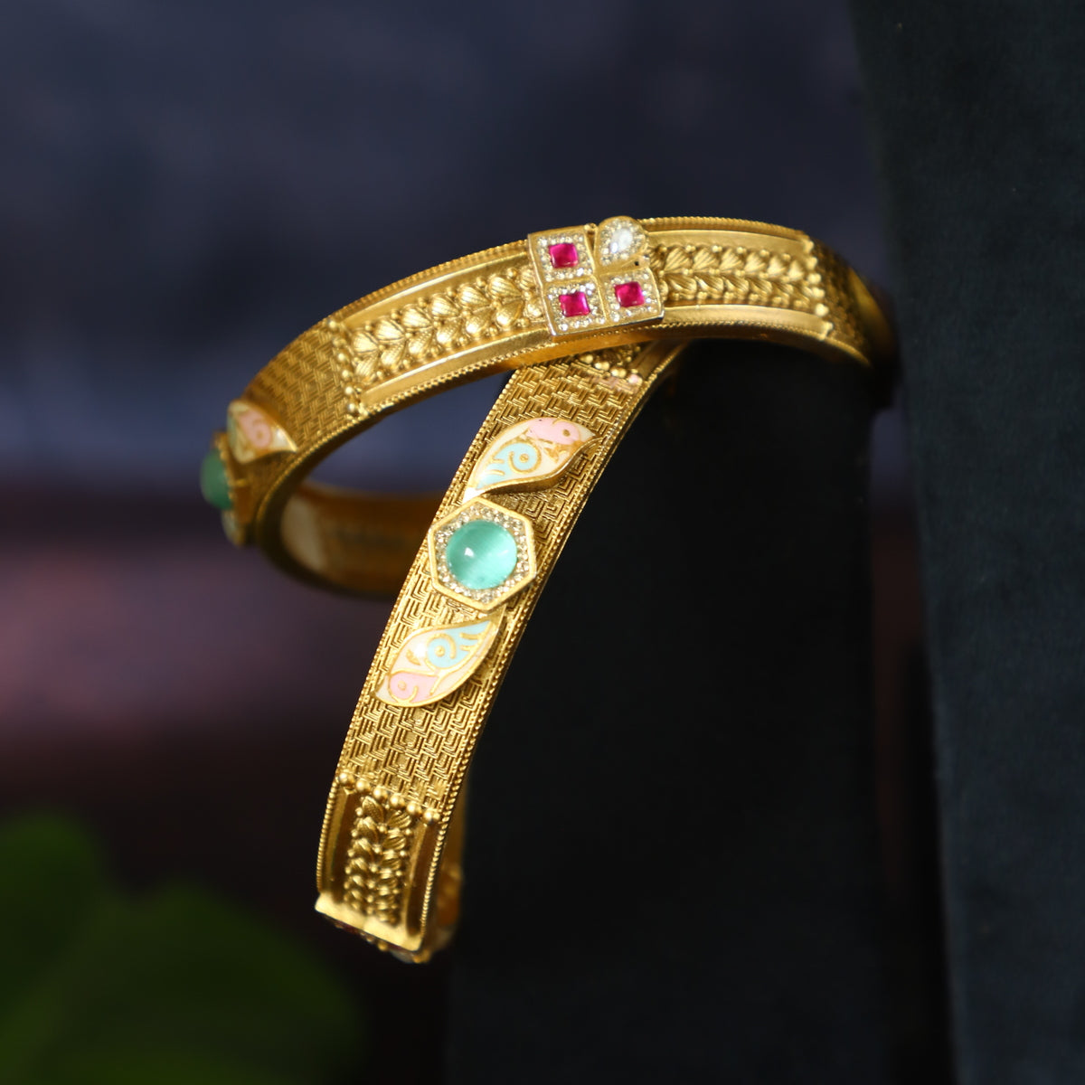 LEAFED BANGLES