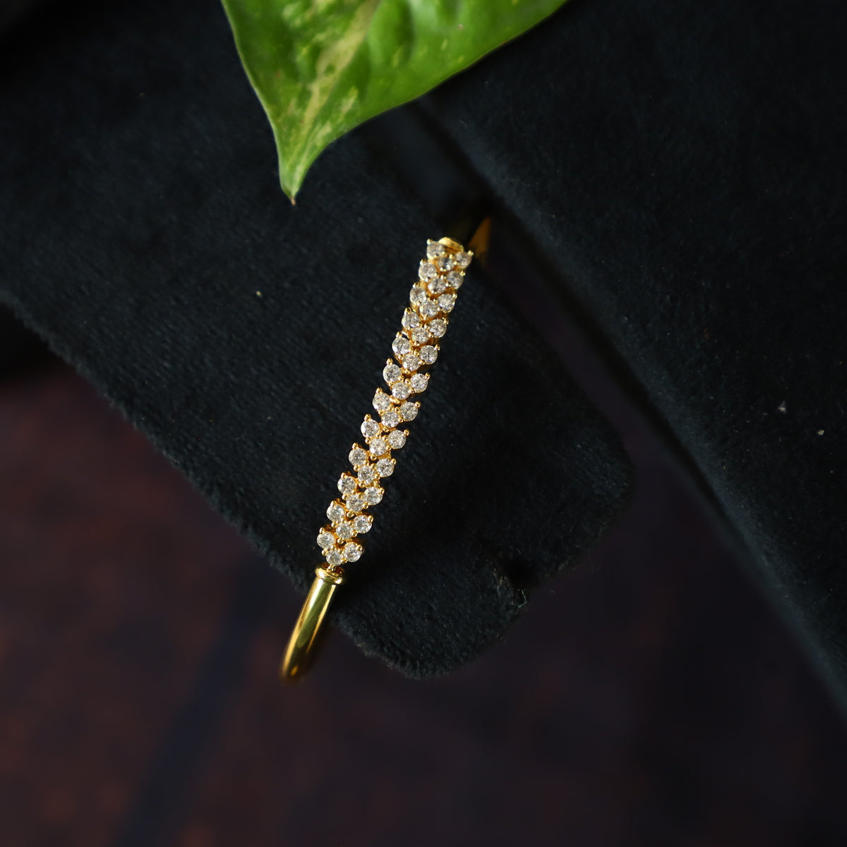 GOOD-LOOKING BRACELET