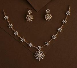 Star design stone necklace