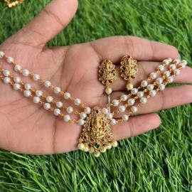 PEARLS CHOCKER NECKPIECE