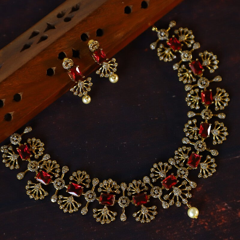 VICTORYA NECKPIECE