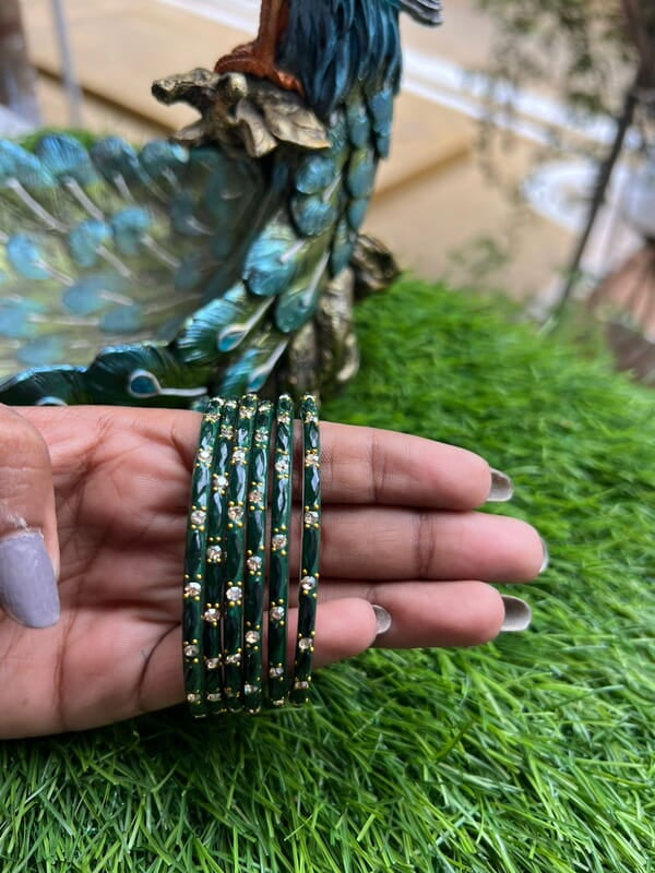 GLASS BANGLES WHEAT DESIGHN ALIVE GREEN COLOUR