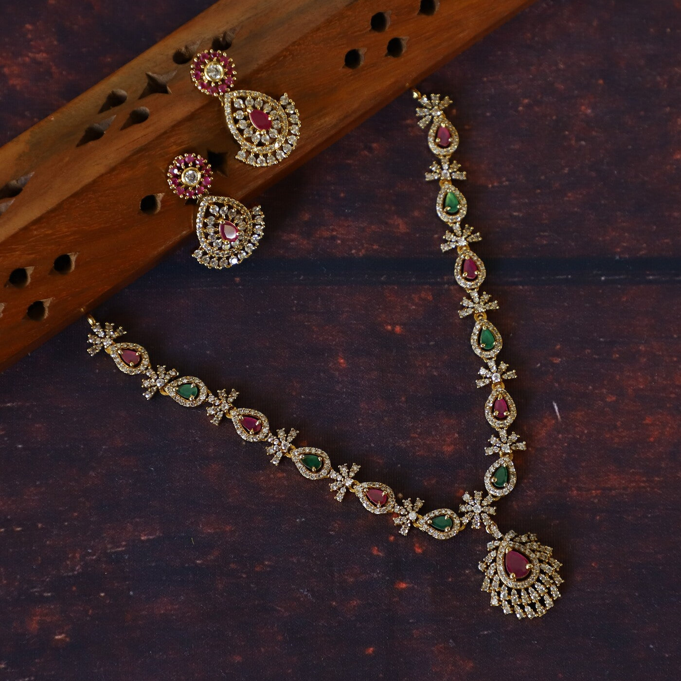 'NAKSHU' NECKPIECE