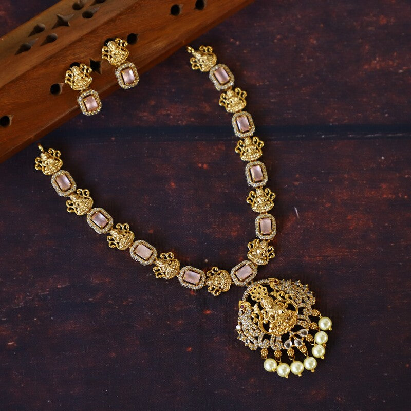 LAXI NECKPIECE