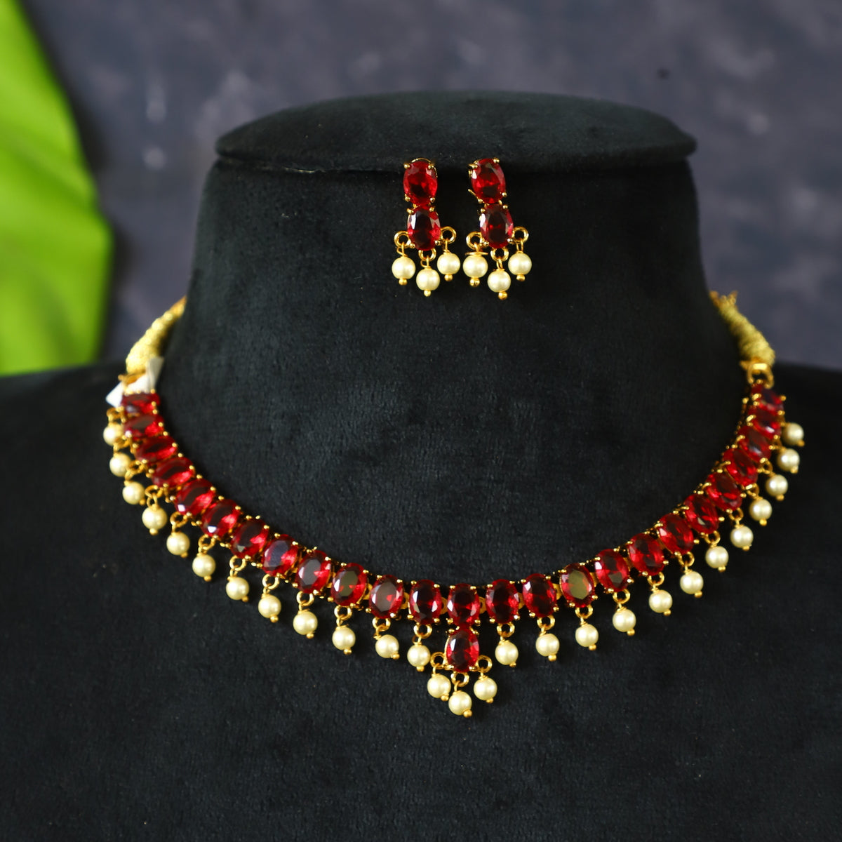 ""PERALS"" NECKPIECE