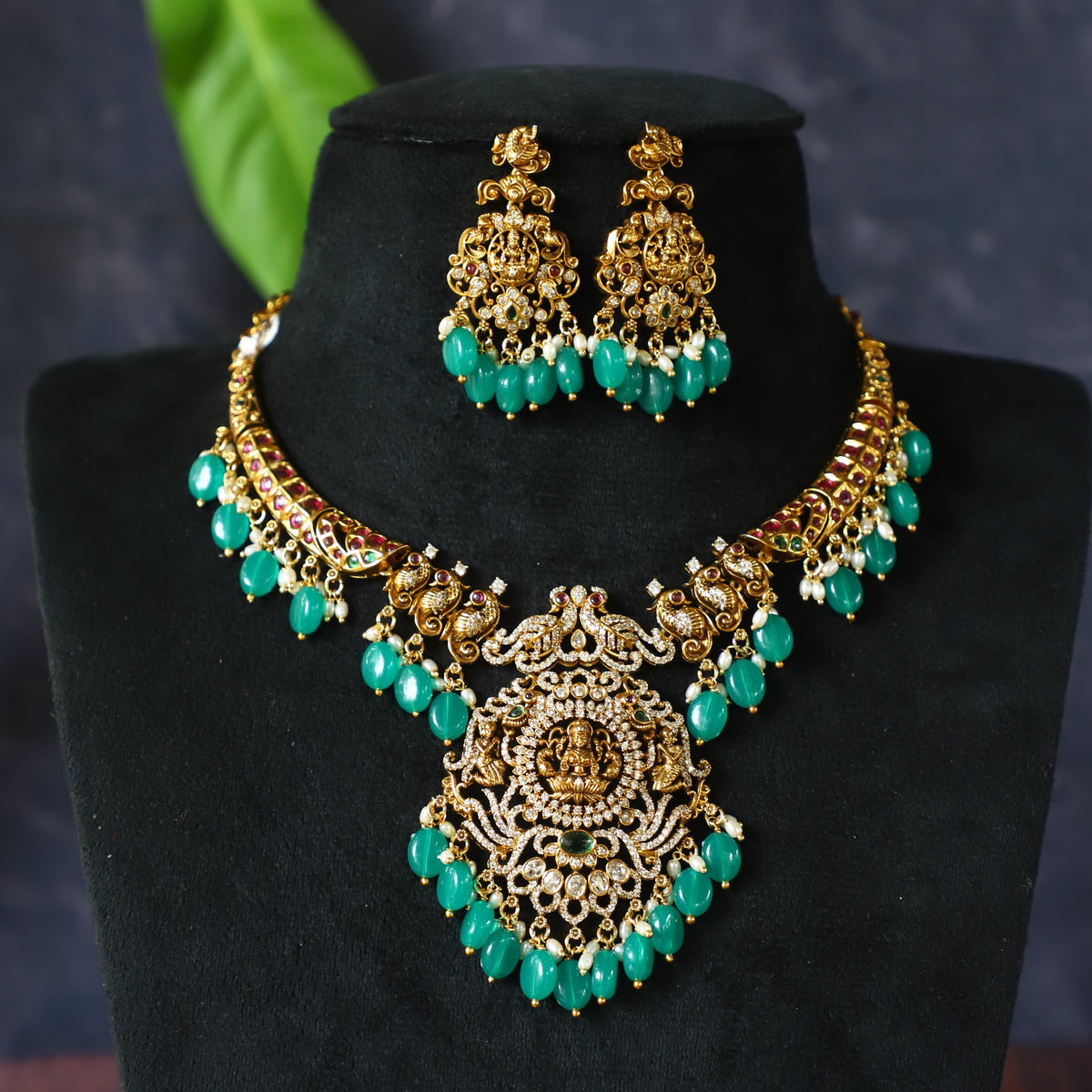 ""ANTIQUE"" NECKSET