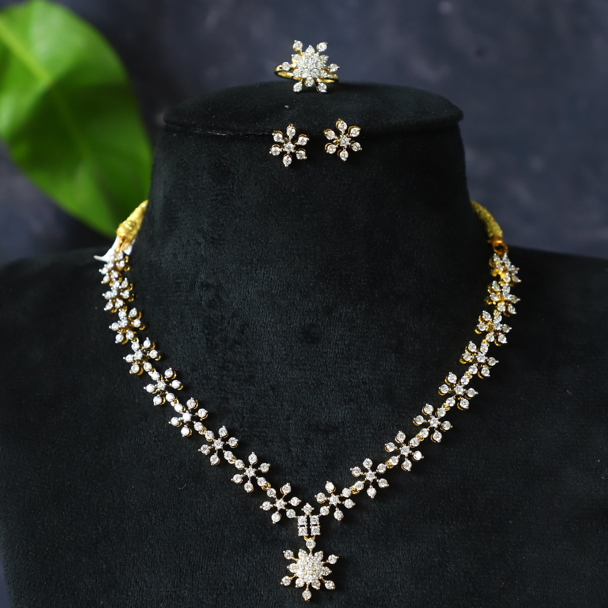 LOTUS NECKSET