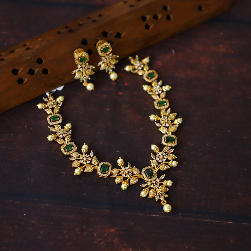 BLOOM NECKPIECE