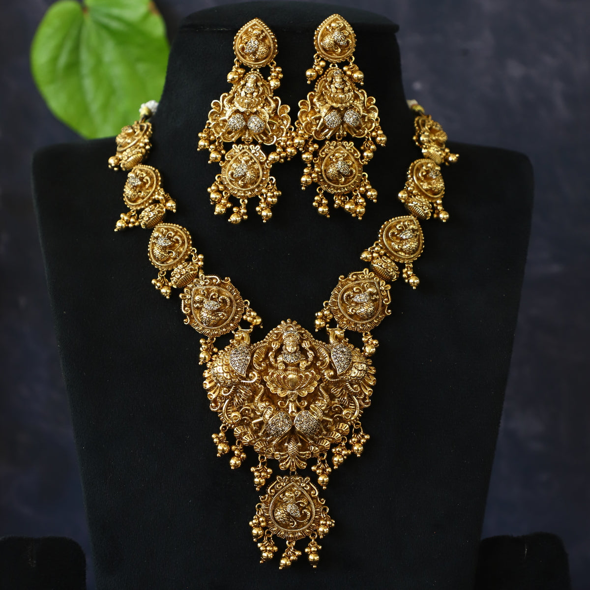 DURGA LAXI MID NECKPIECE