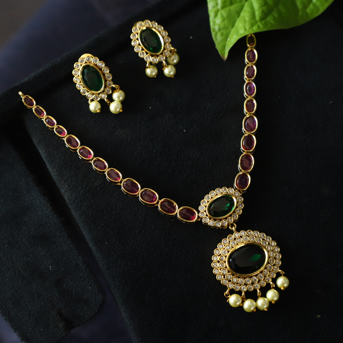 BALLOON FLOWER NECKPIECE