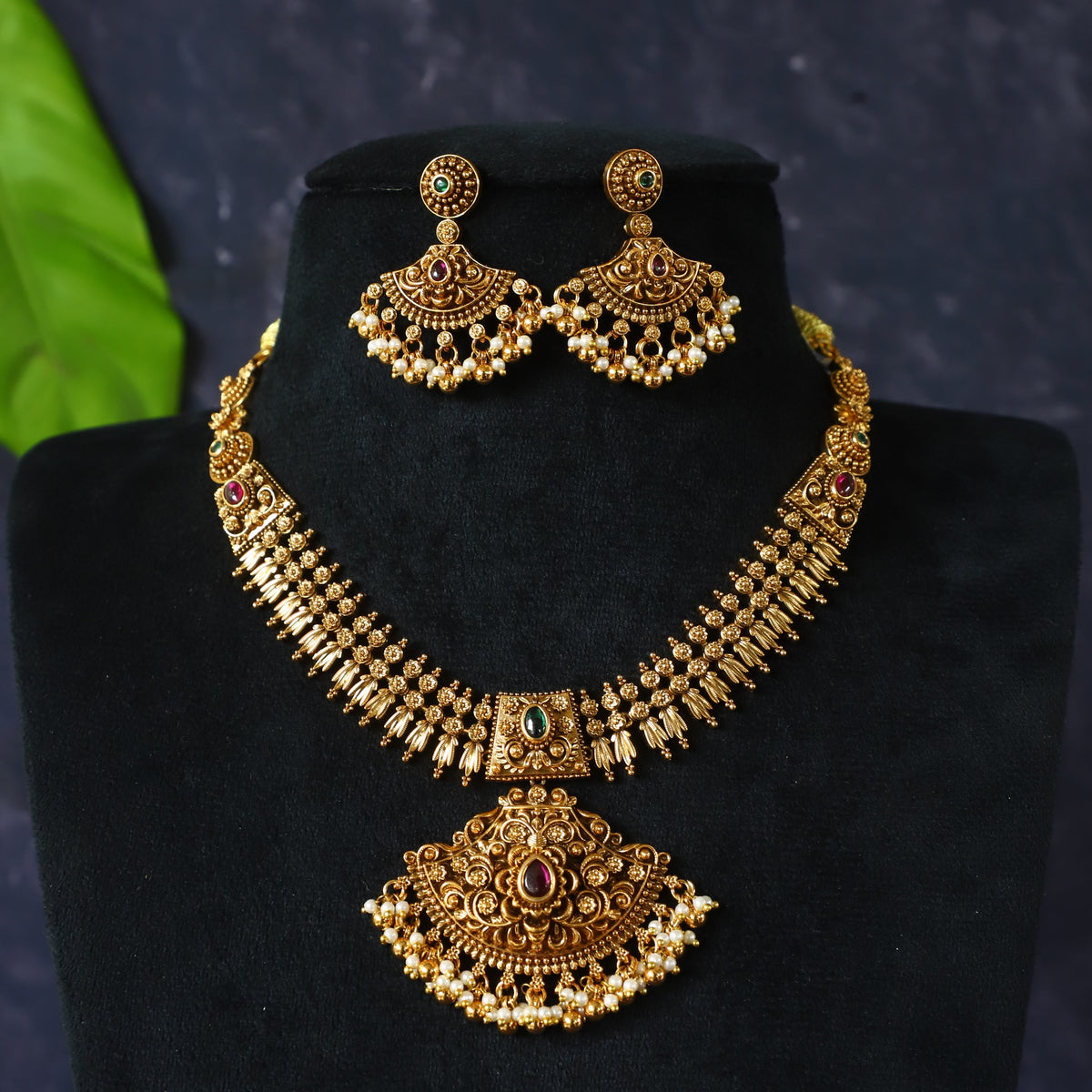 ""LAXI NECKPIECE""