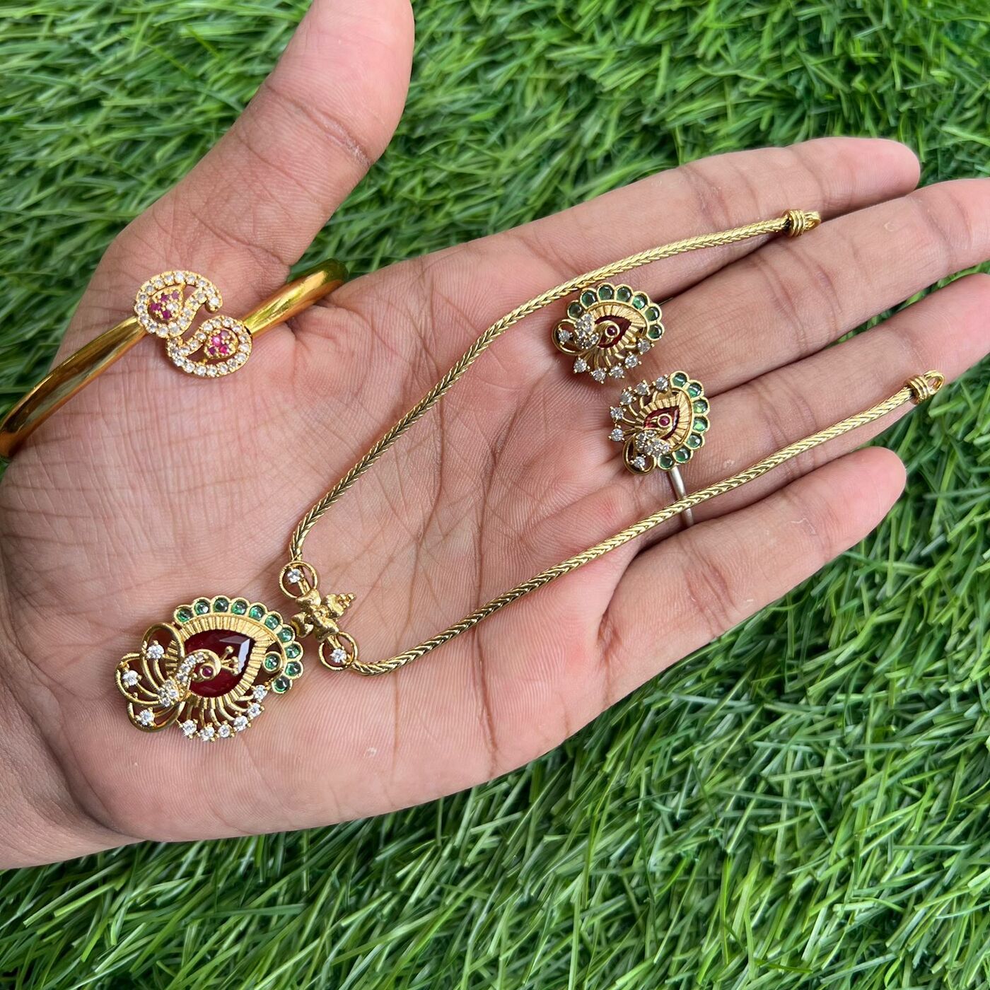 MULTI STONE PEACOCK NECK PIECE