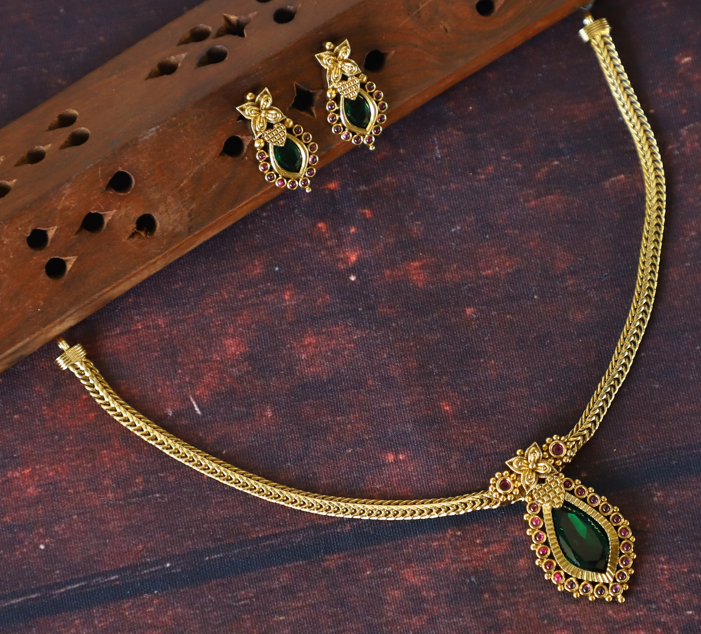 "VINTAGE" NECKSET