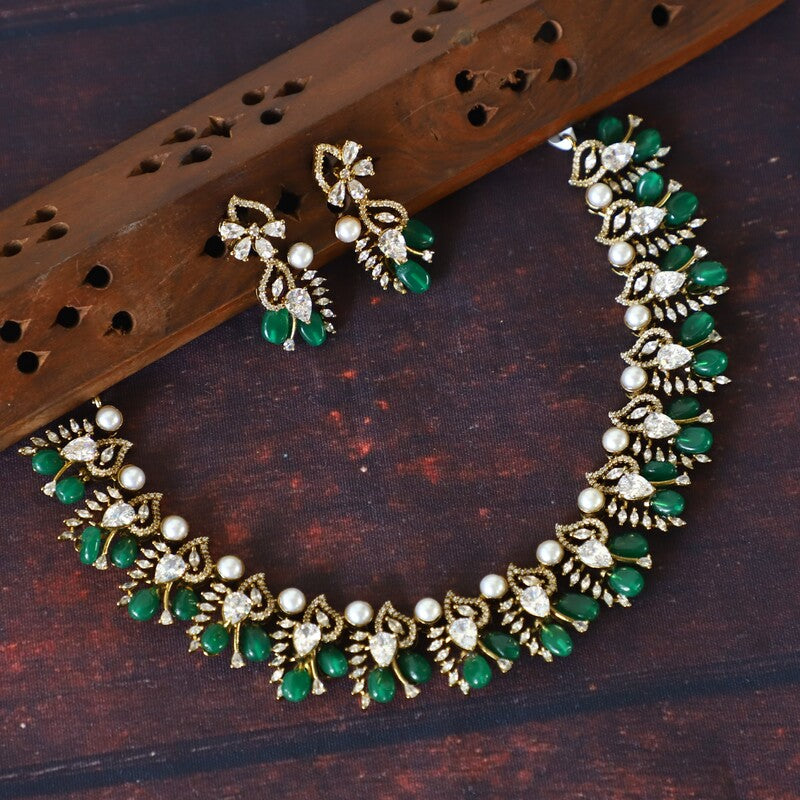 TRENDY VICTORIAN NECK PIECE