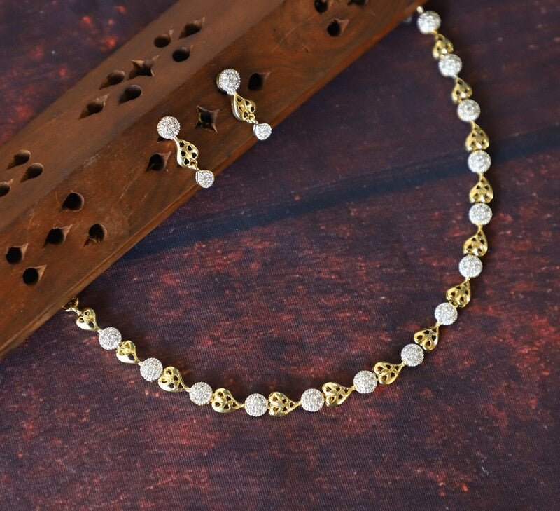 HEART WITH ROUND SHAPE DIAMOND NECKPIECE