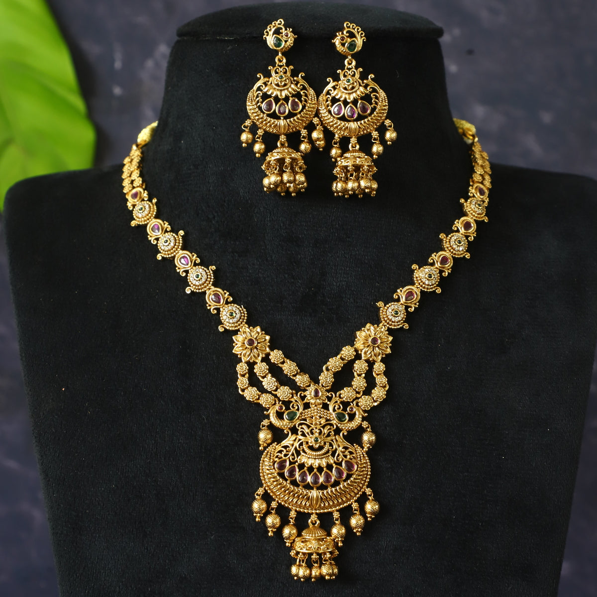 'LAYERED' NECKPIECE