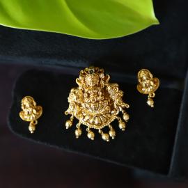 SMACKER PENDANT