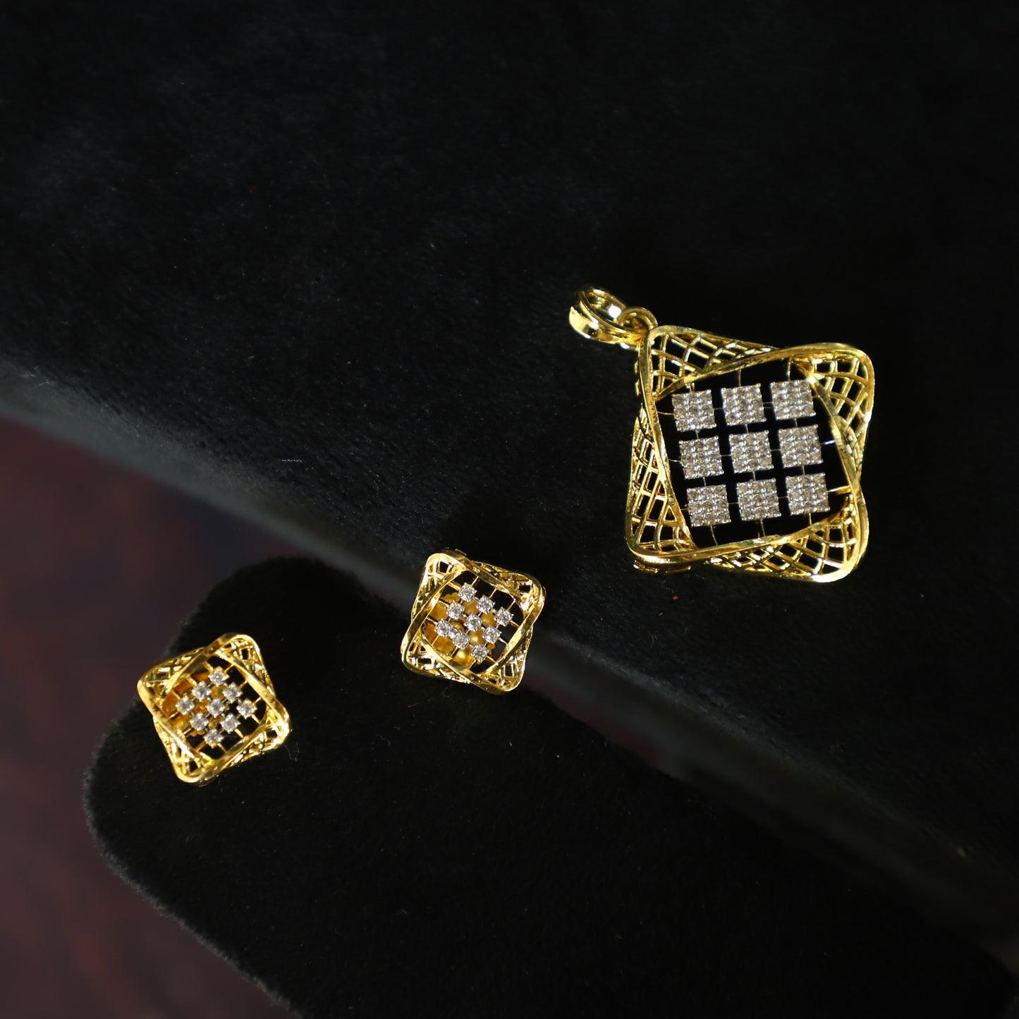 DIAMOND SET