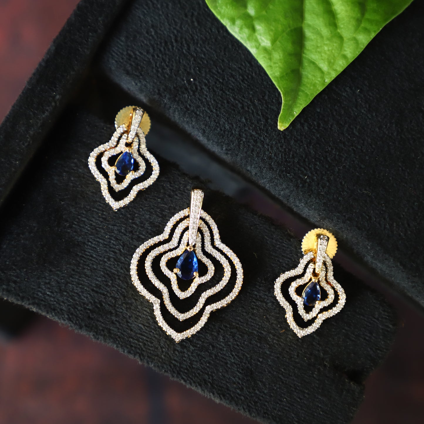 TWIN PENDANT