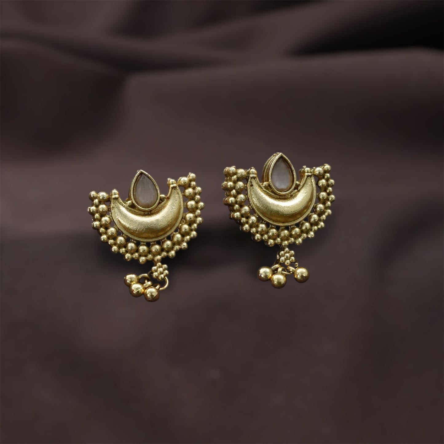 dot and kopuram design neckpiece