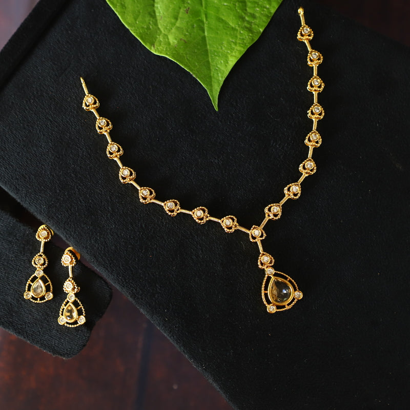 "TINY TINY NECKPIECE